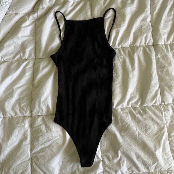 Aritzia Wilfred Ribbed Halter Bodysuit - Picture 1 of 3